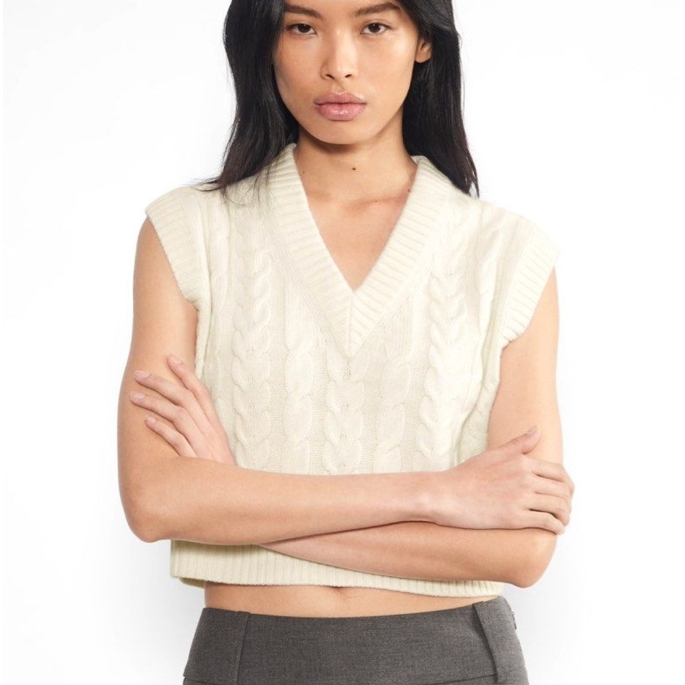 Aritzia Winston Cable-Knit V-Neck Sleeveless Sweater Vest - Cream - medium